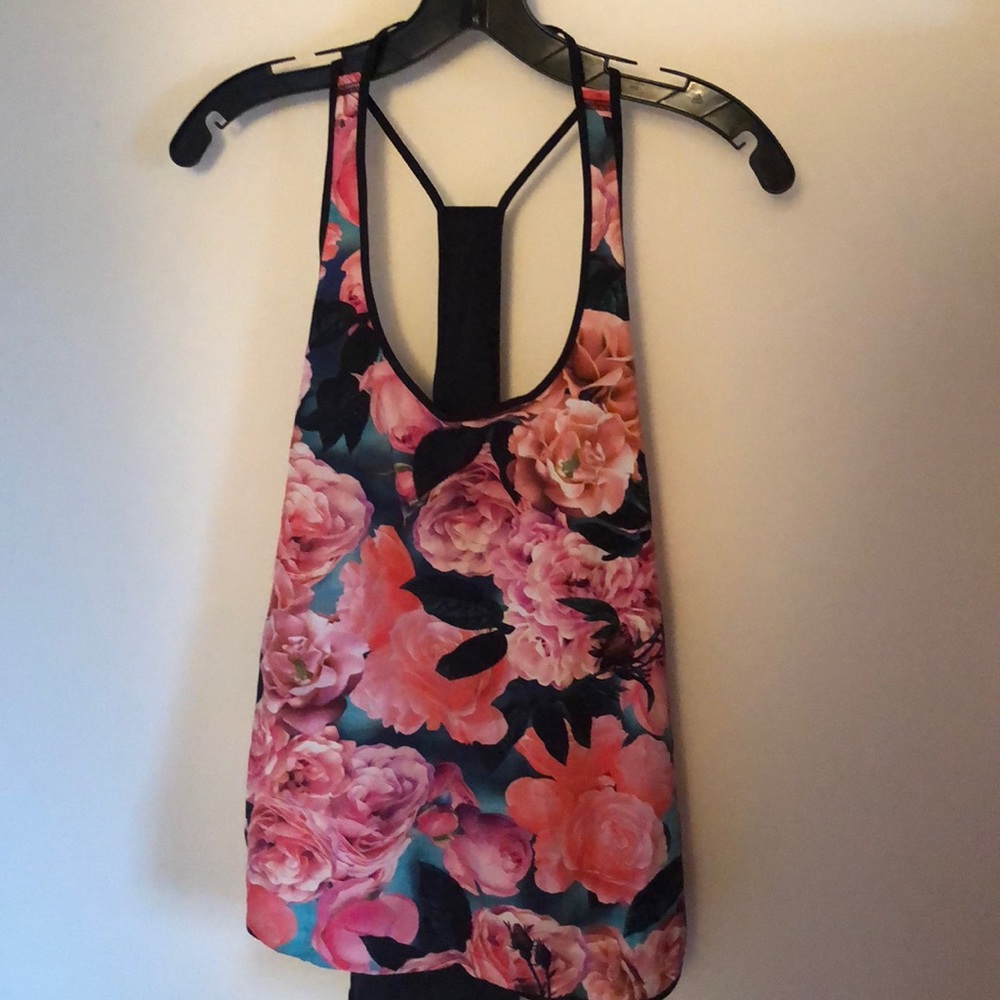 Lululemon garden party workout top
